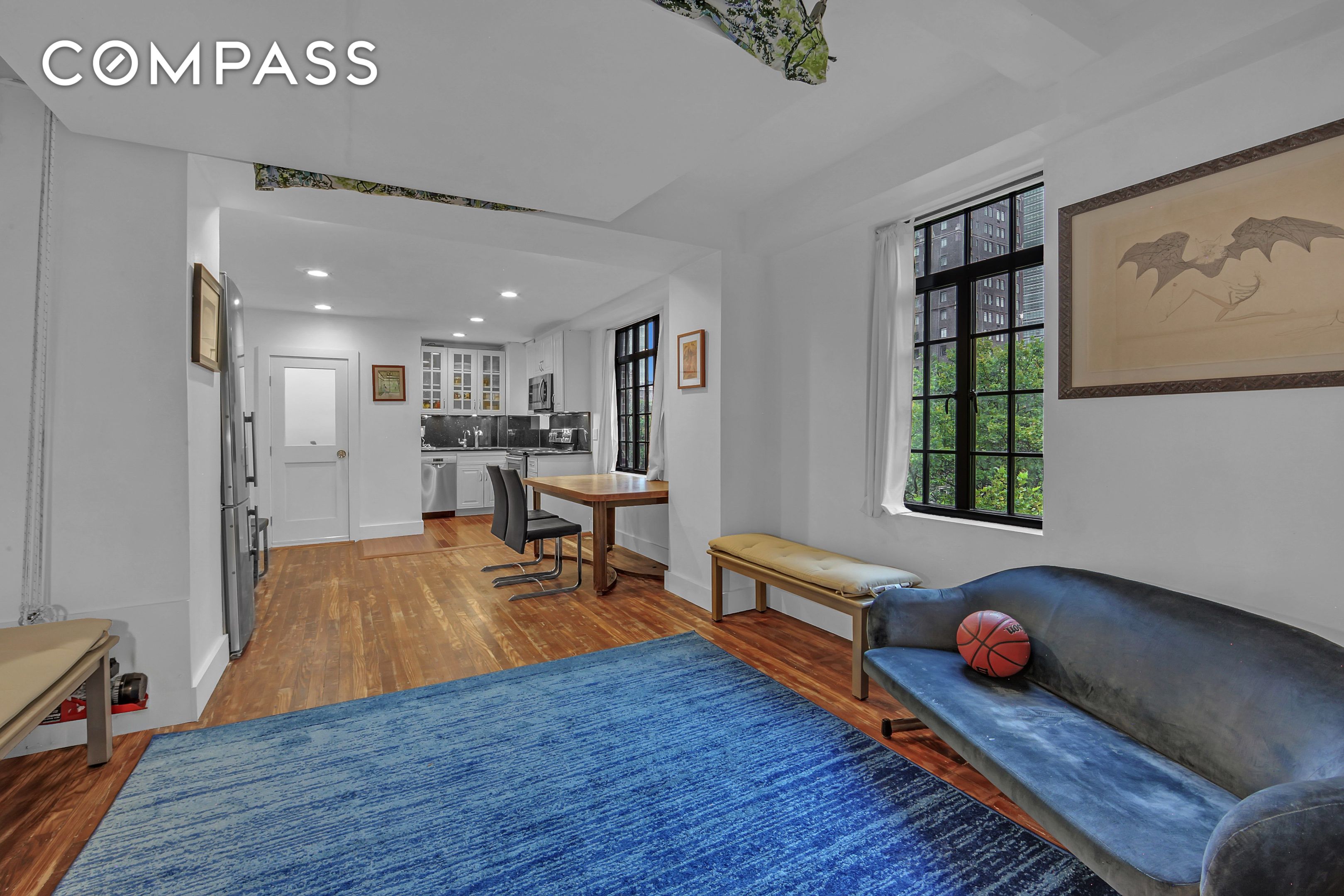 #9 photo, 320 E 42nd Street, マンハッタン Murray Hill , NY 10017