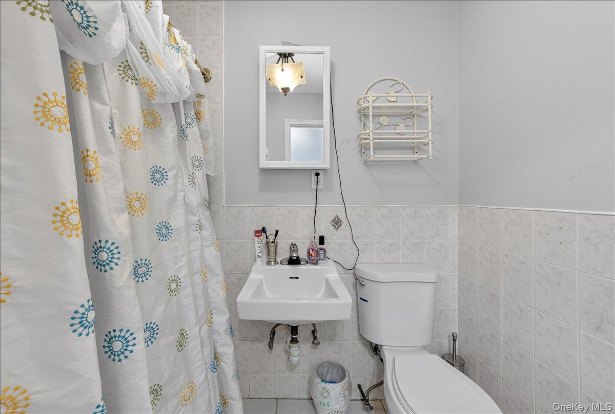 #20 photo, 850 E 214th Street, Bronx , NY 10467