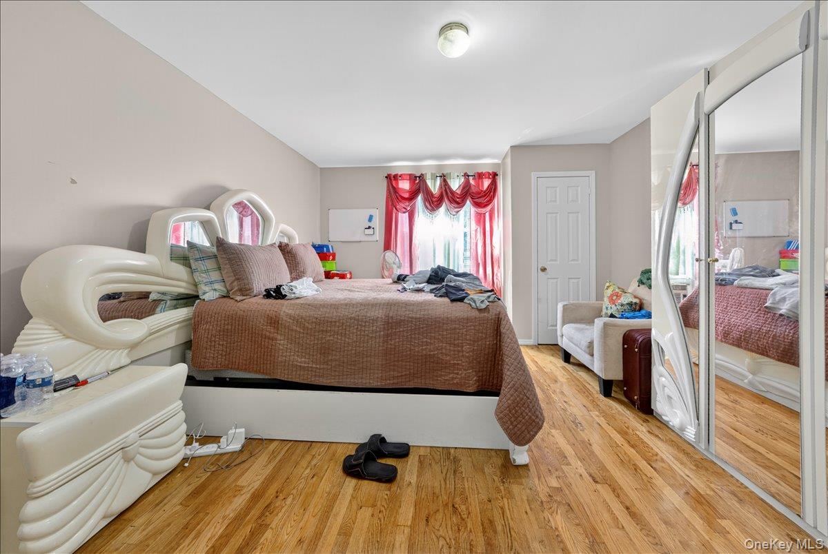 #5 photo, 850 E 214th Street, Bronx , NY 10467