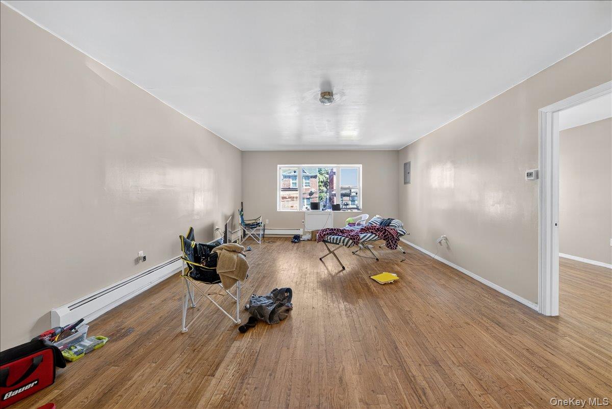 #6 photo, 850 E 214th Street, Bronx , NY 10467