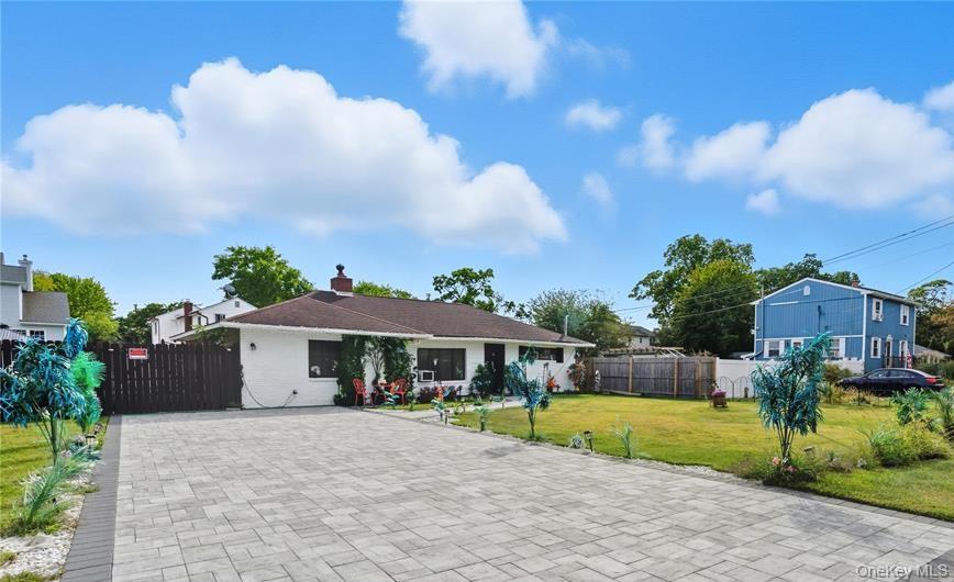 #1 photo, 70 Trafalgar Drive, מחוז סאפוק Shirley , NY 11967