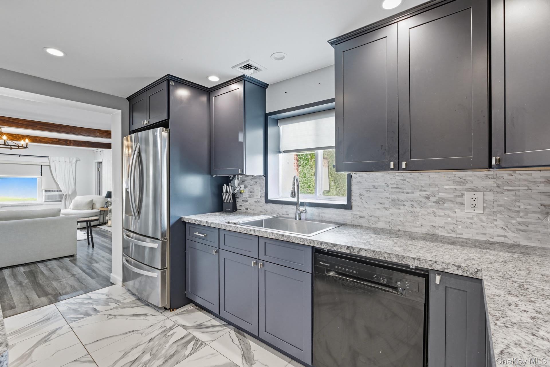 #11 photo, 70 Trafalgar Drive, מחוז סאפוק Shirley , NY 11967