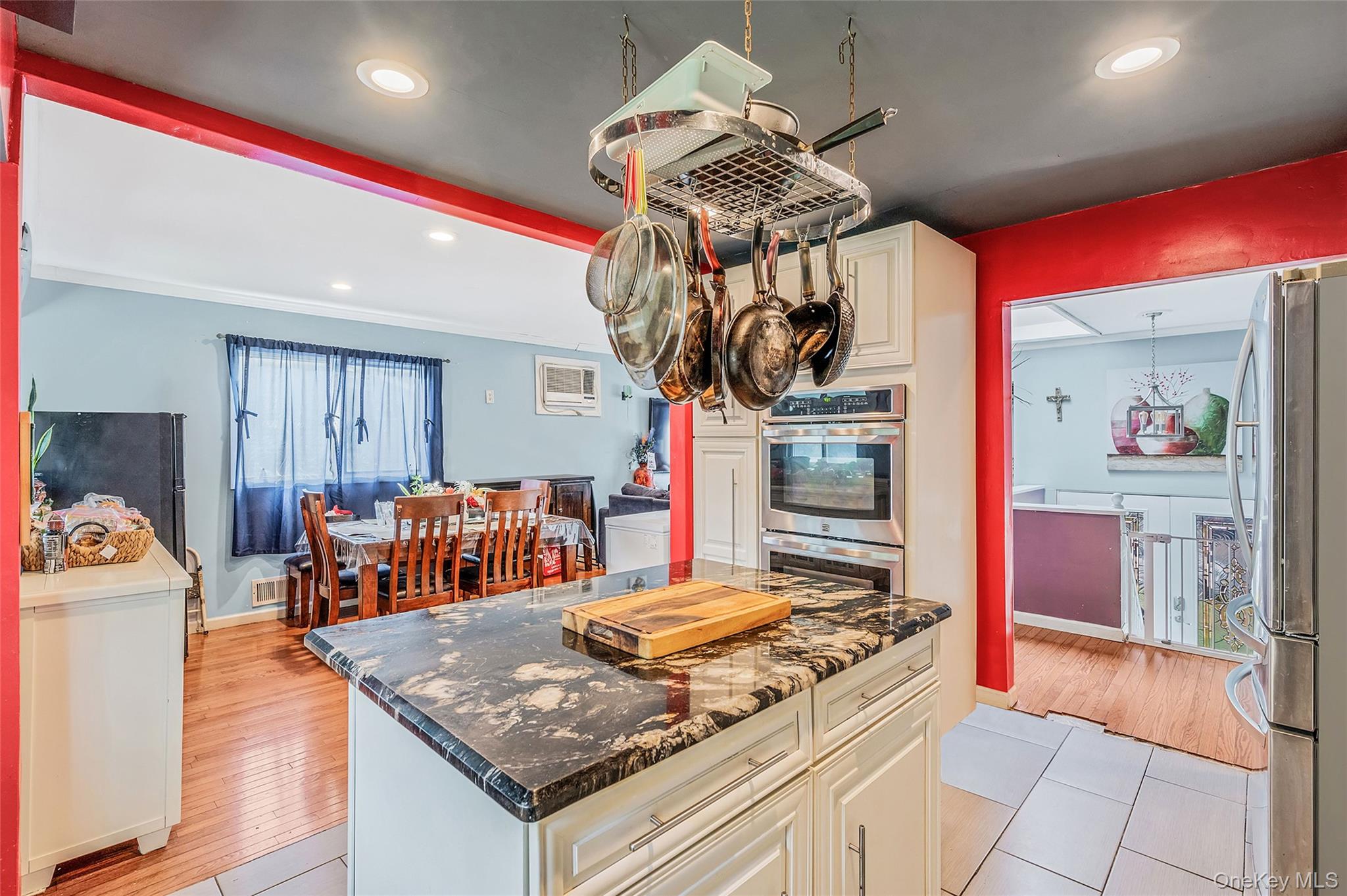 #10 photo, 46 W Willow Street, 롱 아일랜드 Brentwood , NY 11717