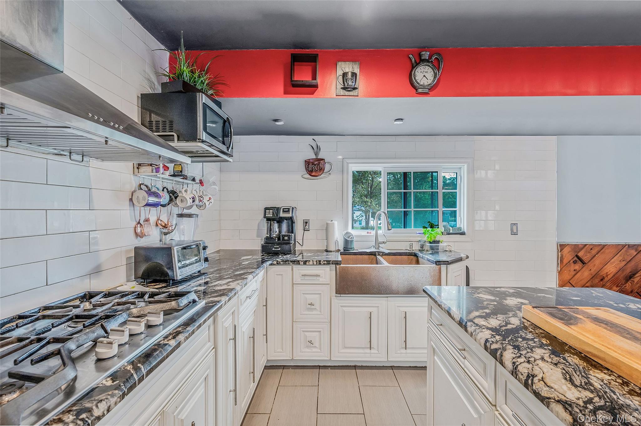 #11 photo, 46 W Willow Street, 롱 아일랜드 Brentwood , NY 11717