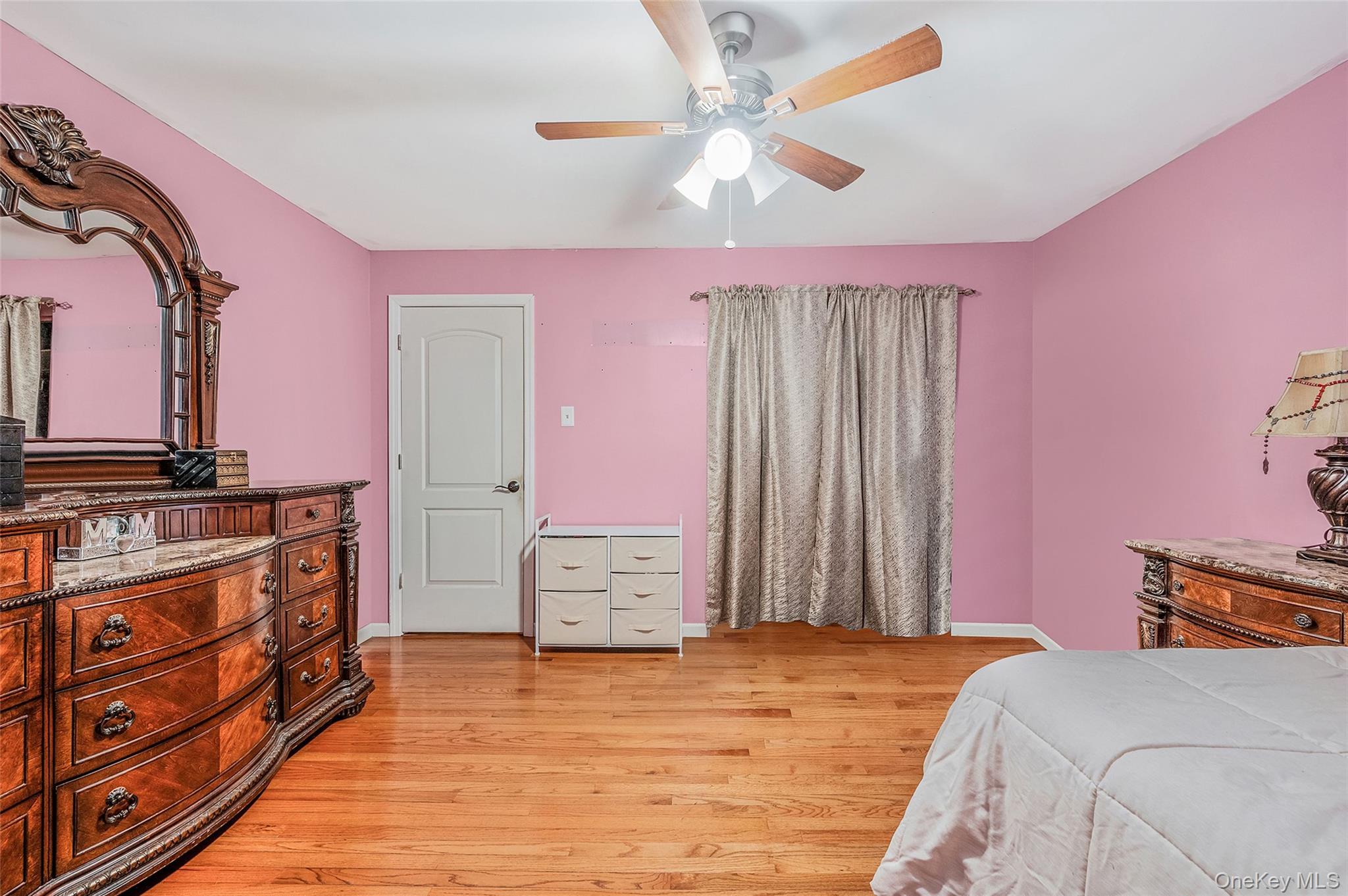 #12 photo, 46 W Willow Street, 롱 아일랜드 Brentwood , NY 11717