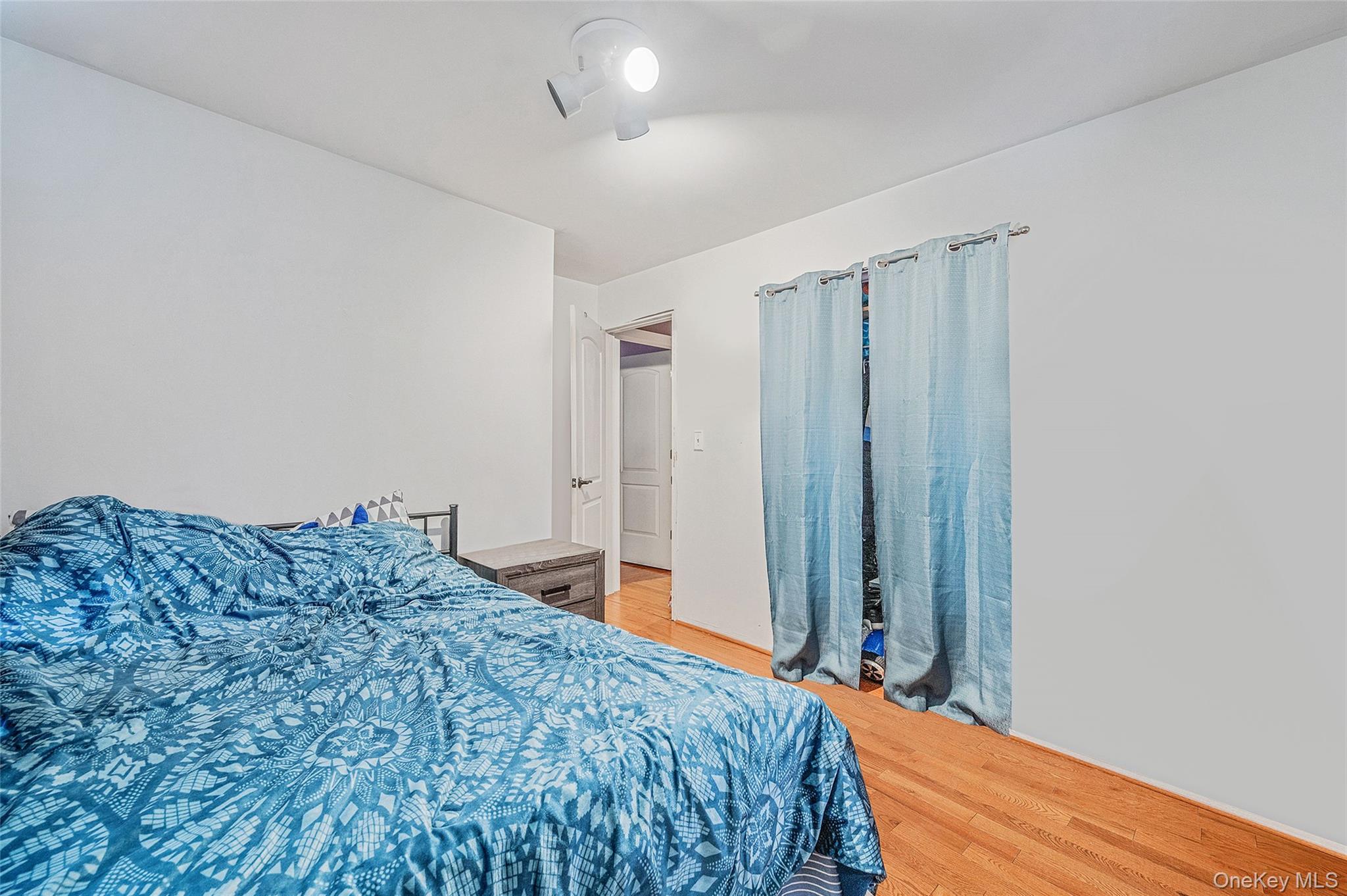 #13 photo, 46 W Willow Street, 롱 아일랜드 Brentwood , NY 11717