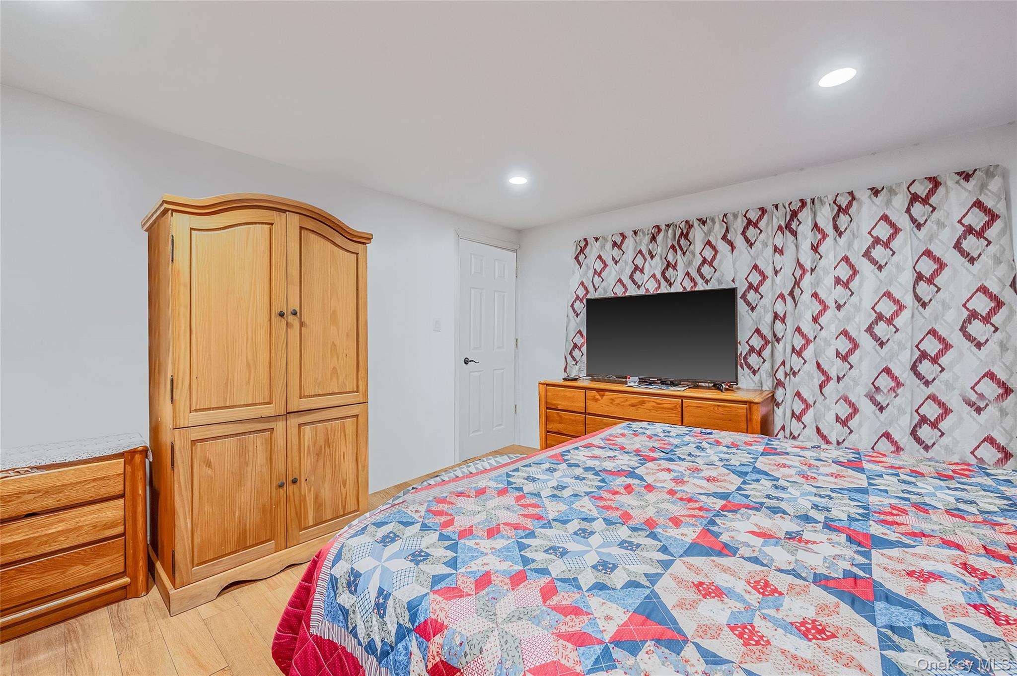 #17 photo, 46 W Willow Street, 롱 아일랜드 Brentwood , NY 11717