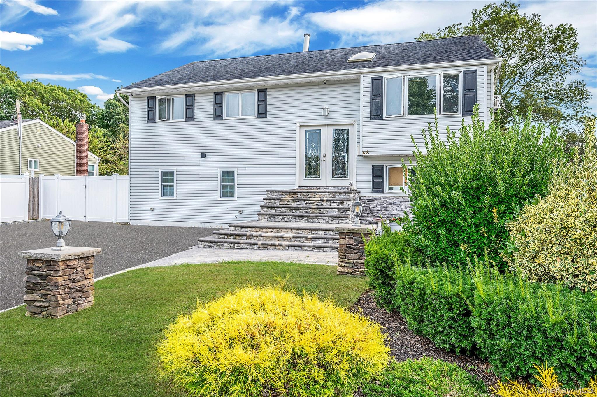 #2 photo, 46 W Willow Street, 롱 아일랜드 Brentwood , NY 11717