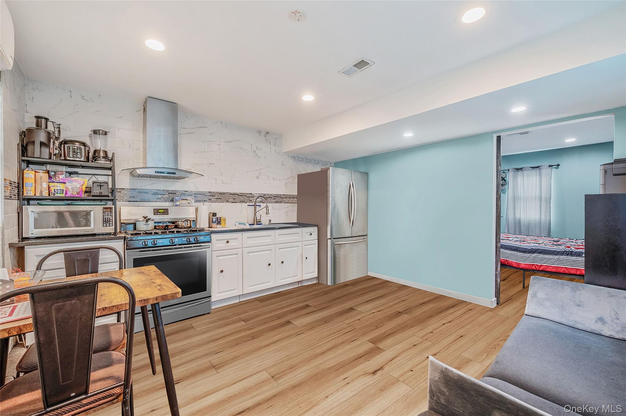 #20 photo, 46 W Willow Street, 롱 아일랜드 Brentwood , NY 11717