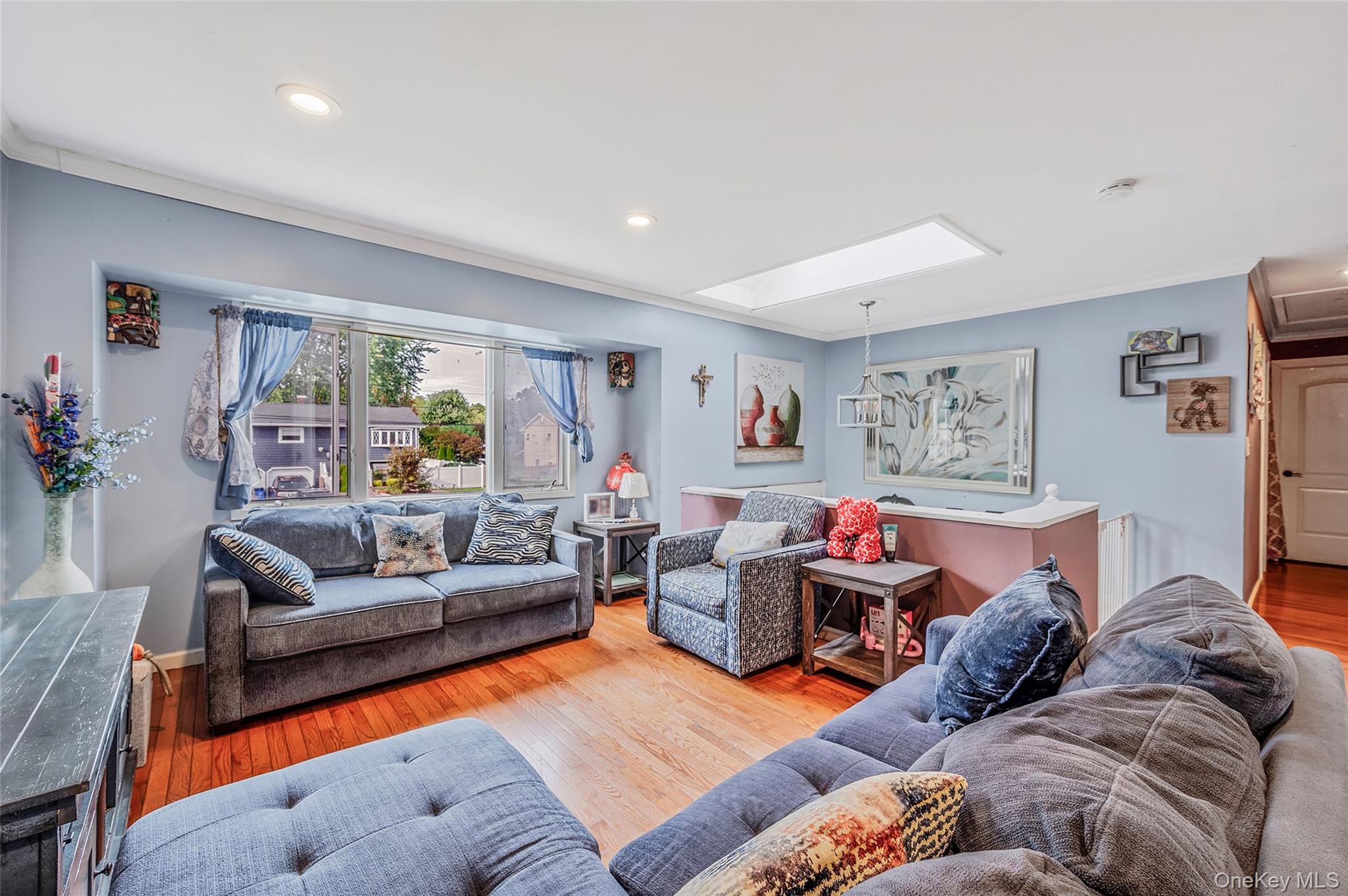 #4 photo, 46 W Willow Street, 롱 아일랜드 Brentwood , NY 11717