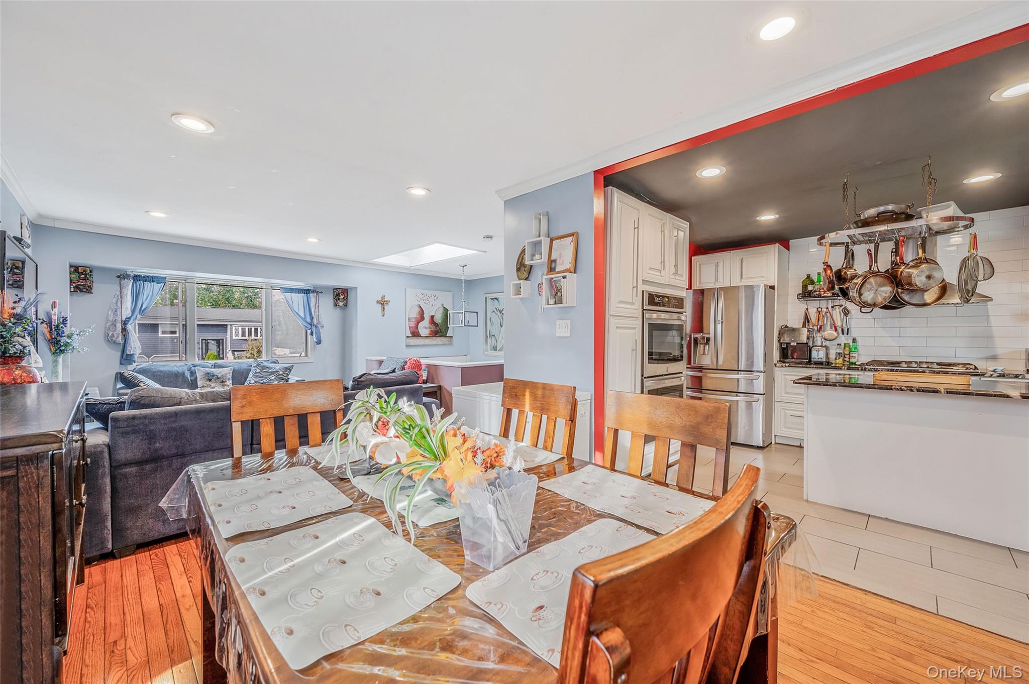 #7 photo, 46 W Willow Street, 롱 아일랜드 Brentwood , NY 11717