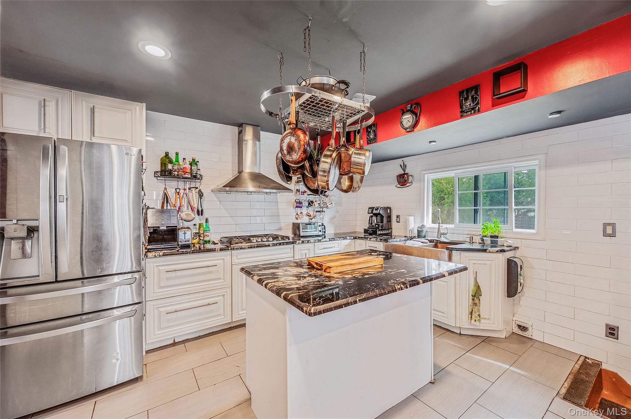 #8 photo, 46 W Willow Street, 롱 아일랜드 Brentwood , NY 11717