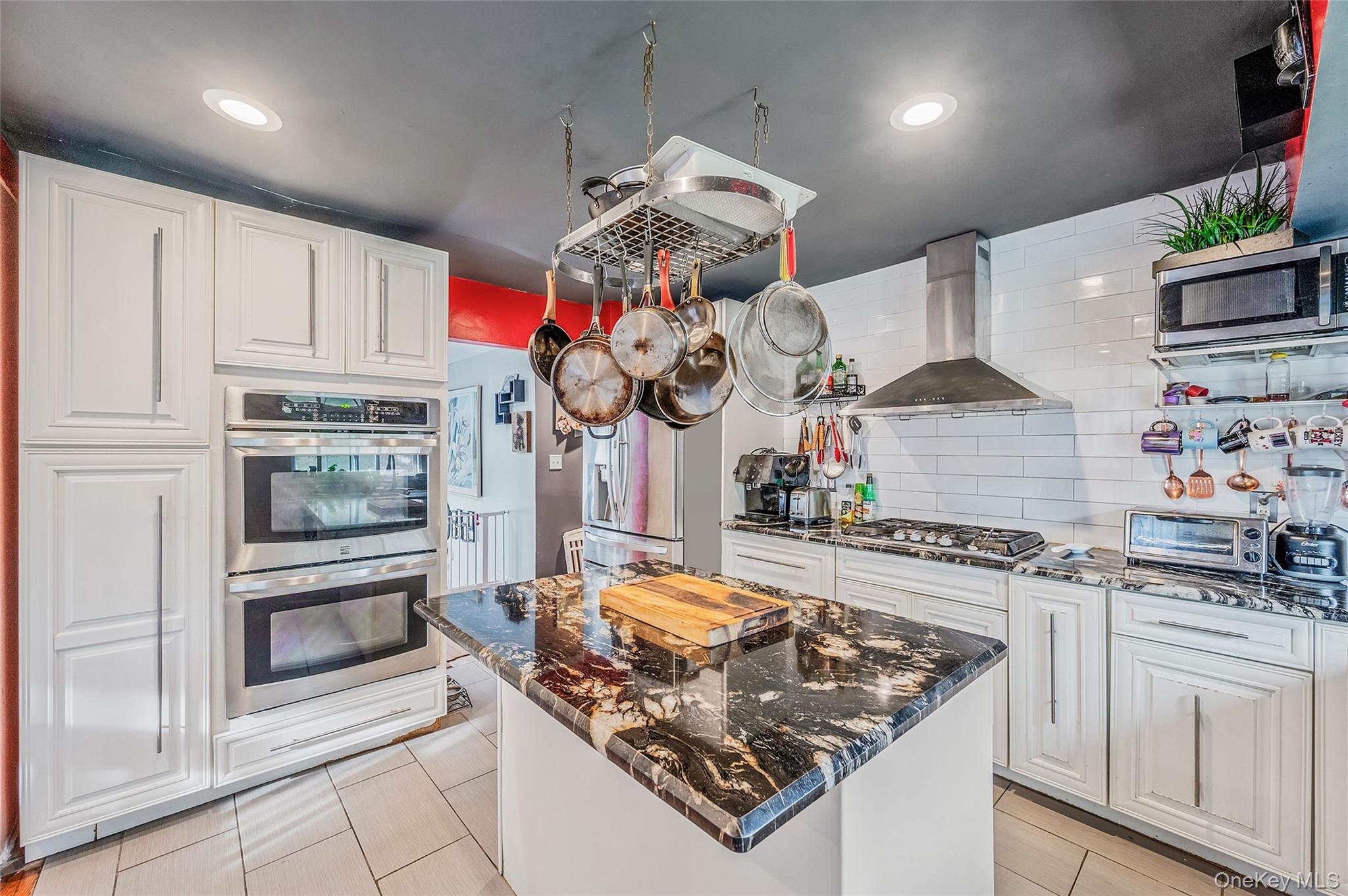 #9 photo, 46 W Willow Street, 롱 아일랜드 Brentwood , NY 11717