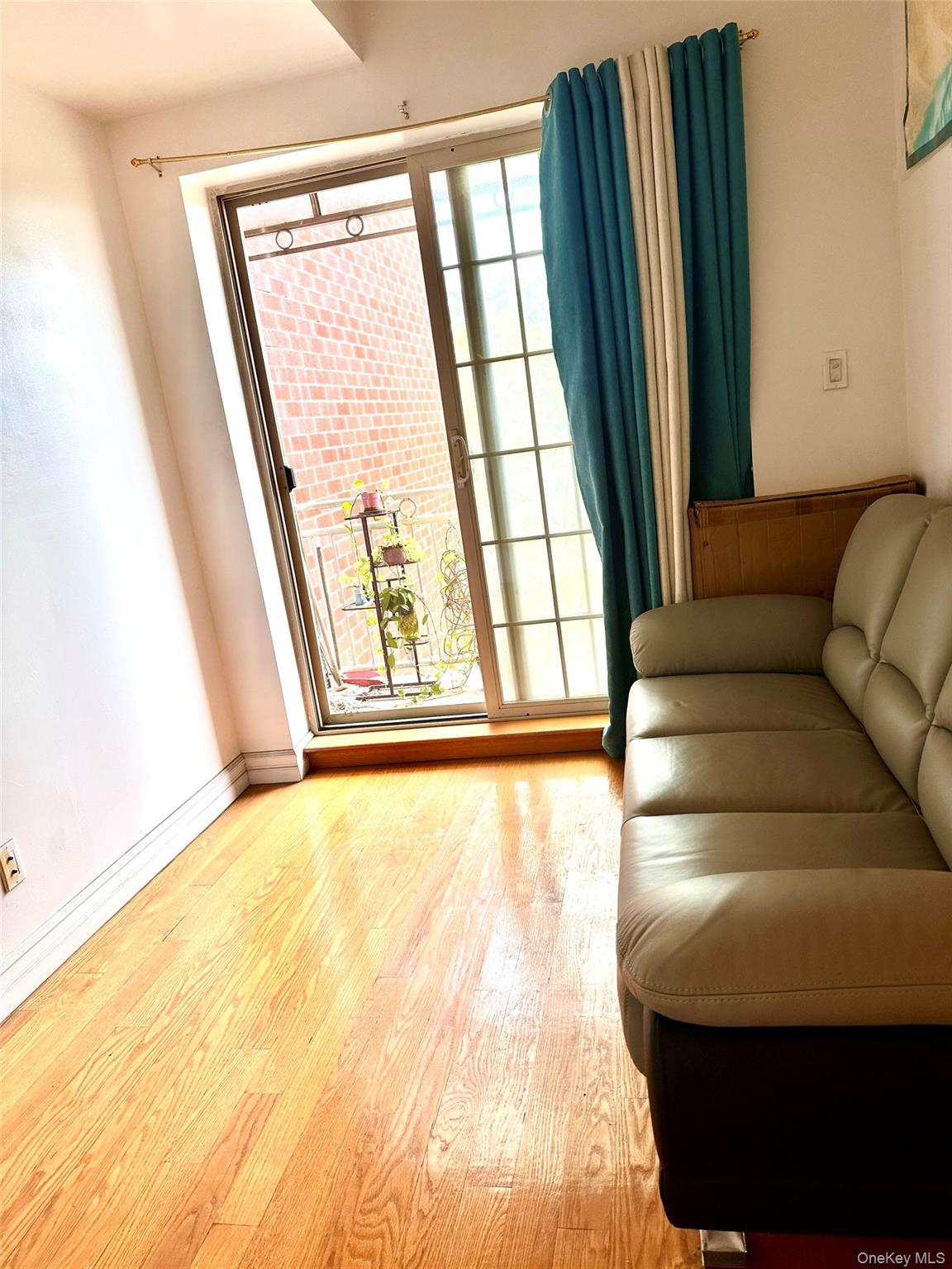 #8 photo, 107-16 37th Avenue, クイーンズ区 Corona , NY 11368