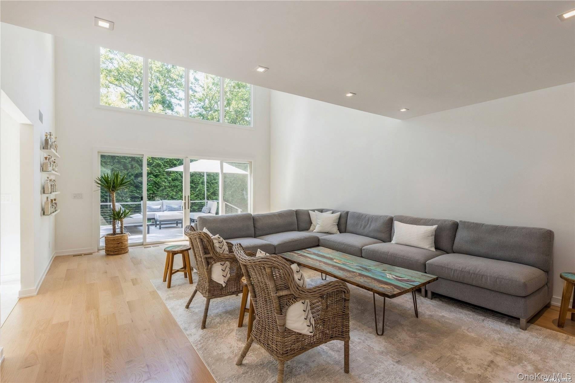 #10 photo, 19 Woodland Way, Quogue , NY 11959