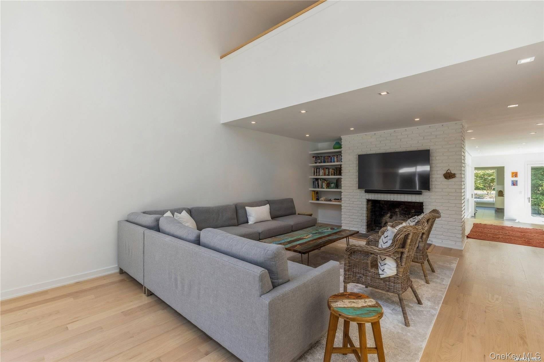 #11 photo, 19 Woodland Way, Quogue , NY 11959