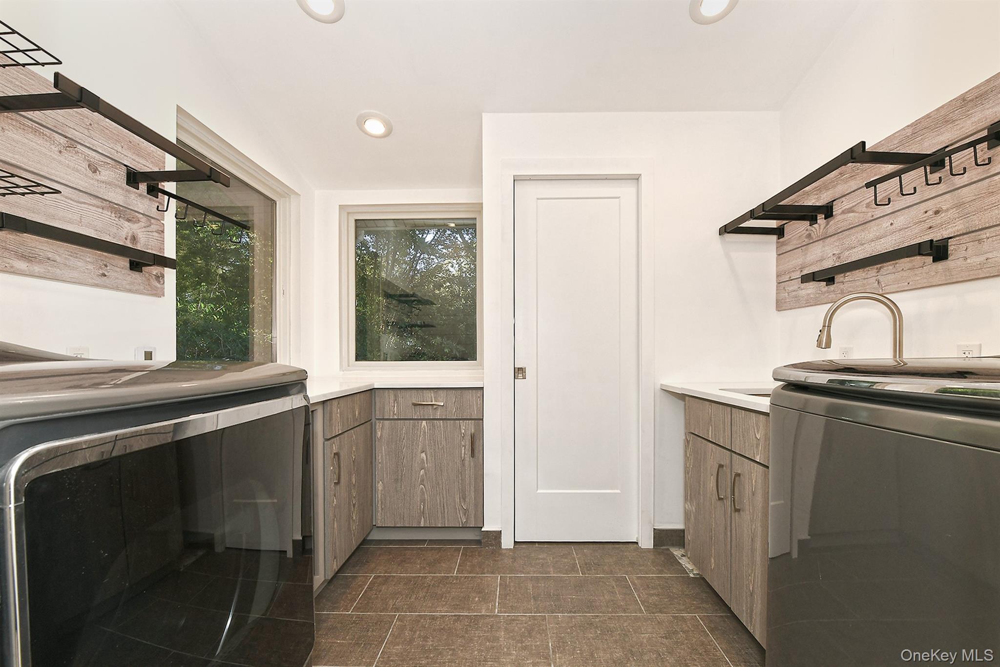 #11 photo, 18 W Mall Drive, Huntington , NY 11743