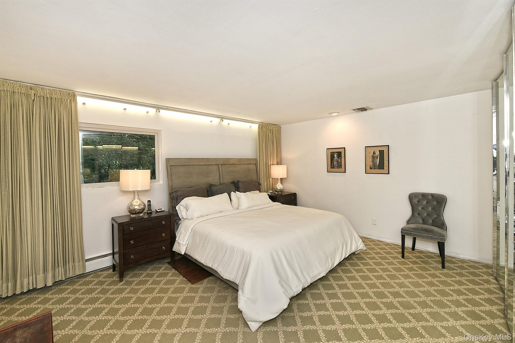 #19 photo, 18 W Mall Drive, Huntington , NY 11743