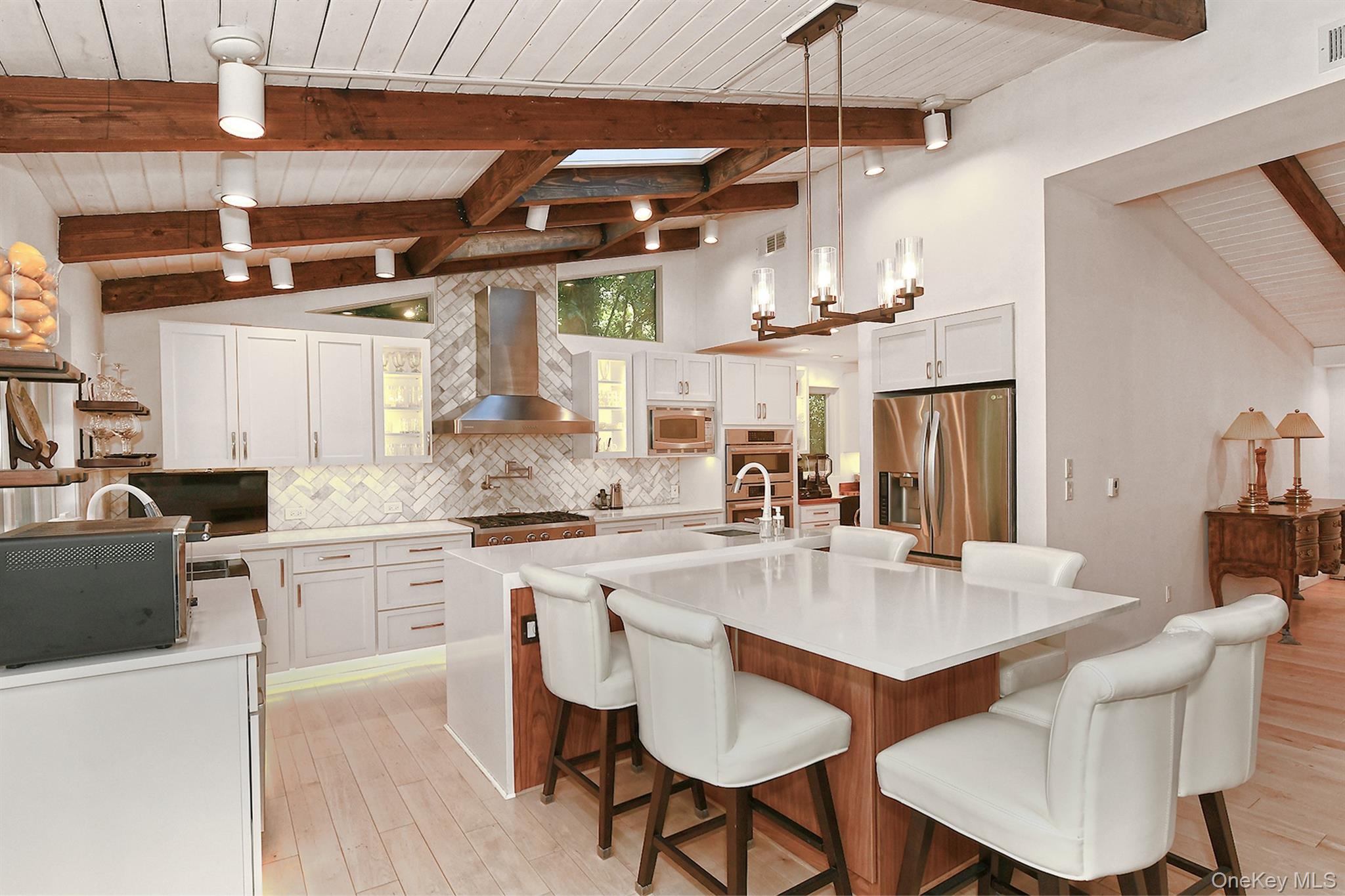 #8 photo, 18 W Mall Drive, Huntington , NY 11743