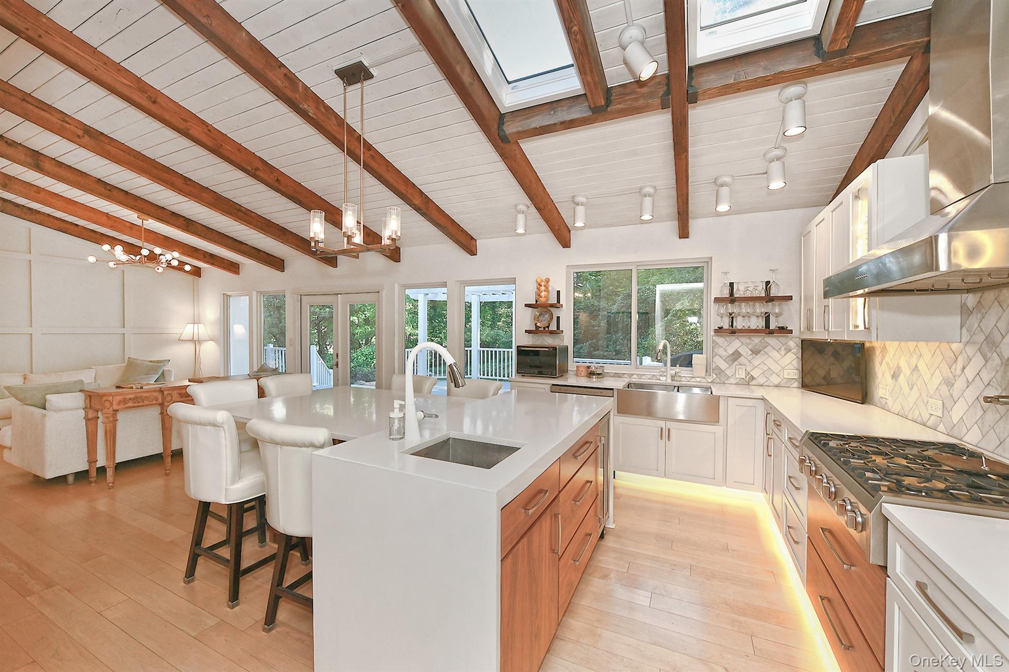 #9 photo, 18 W Mall Drive, Huntington , NY 11743