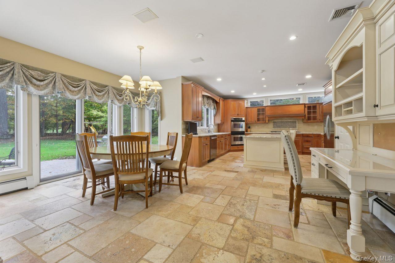 #5 photo, 39 Oxford Drive, Montebello , NY 10901