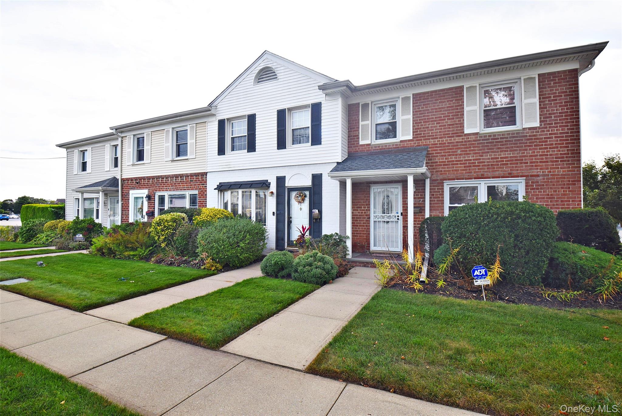 #1 photo, 1810 Front Street, नासाउ काउंटी East Meadow , NY 11554