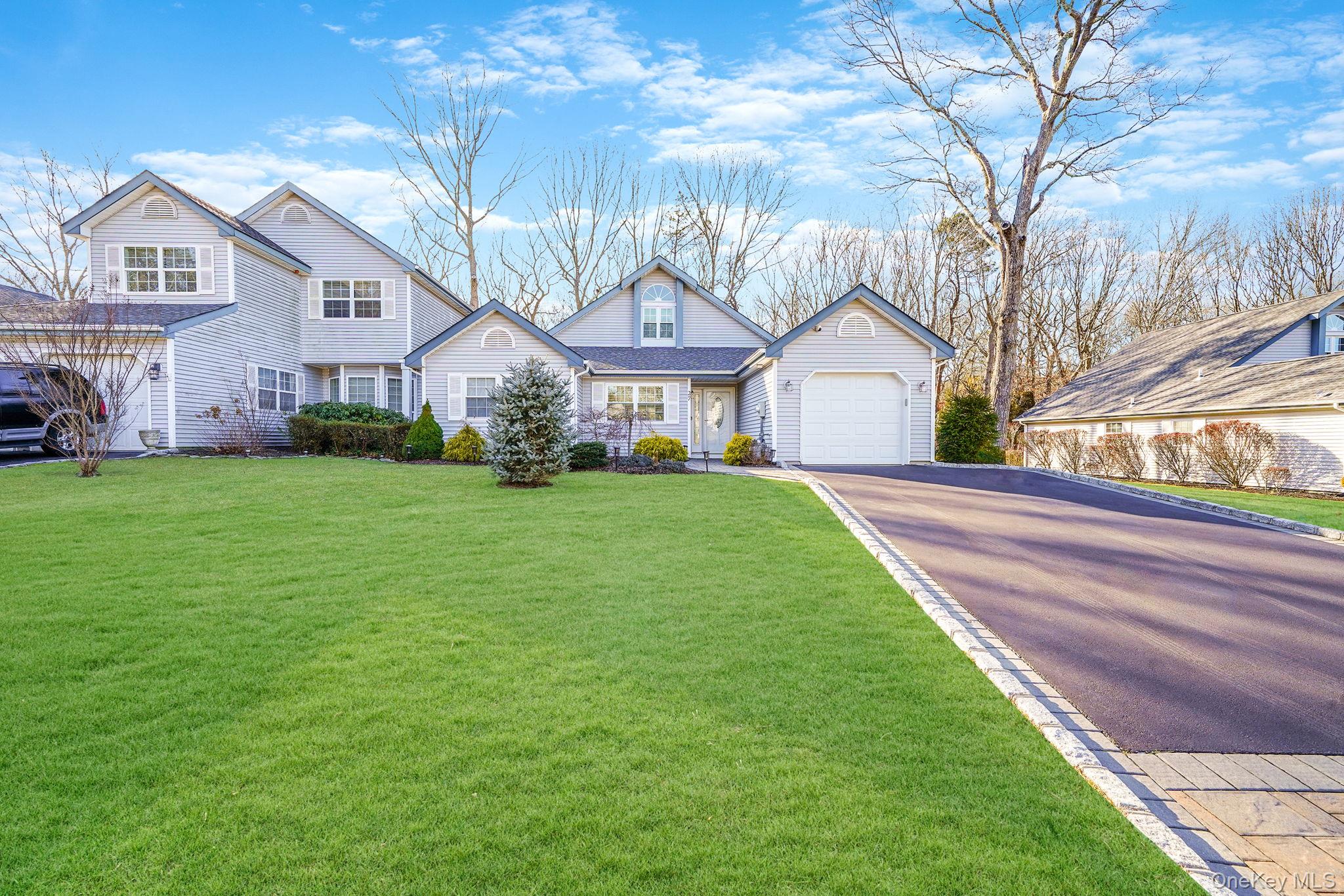 #1 photo, 27 Huntingdale Way, سوفولك Middle Island , NY 11953