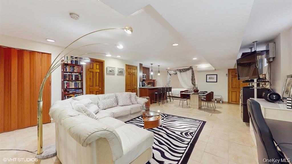 #18 photo, 64-13 72 St, Middle Village , NY 11379