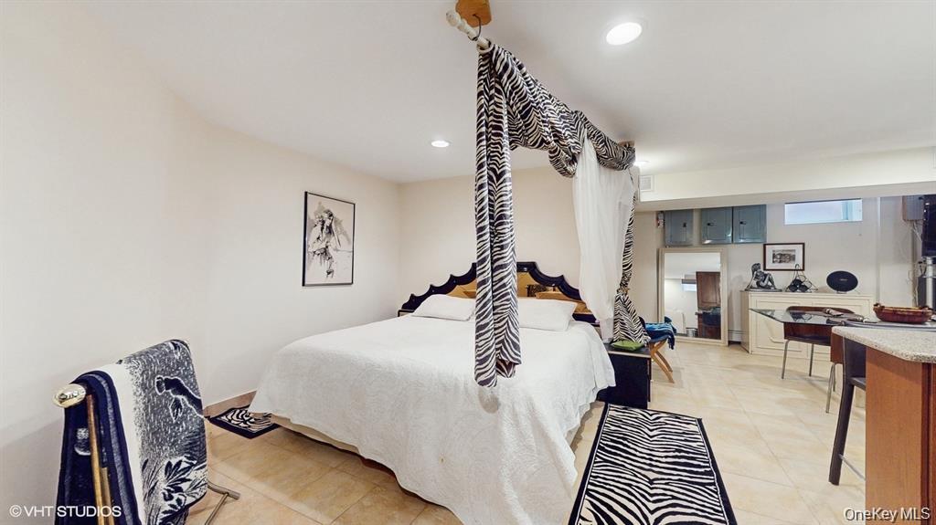 #19 photo, 64-13 72 St, Middle Village , NY 11379