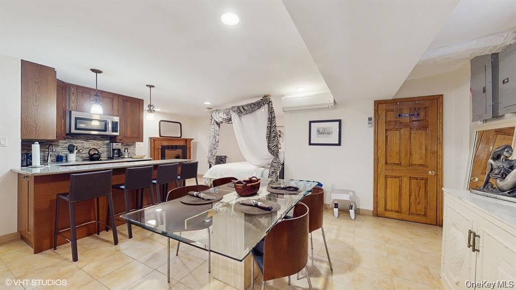 #4 photo, 64-13 72 St, Middle Village , NY 11379