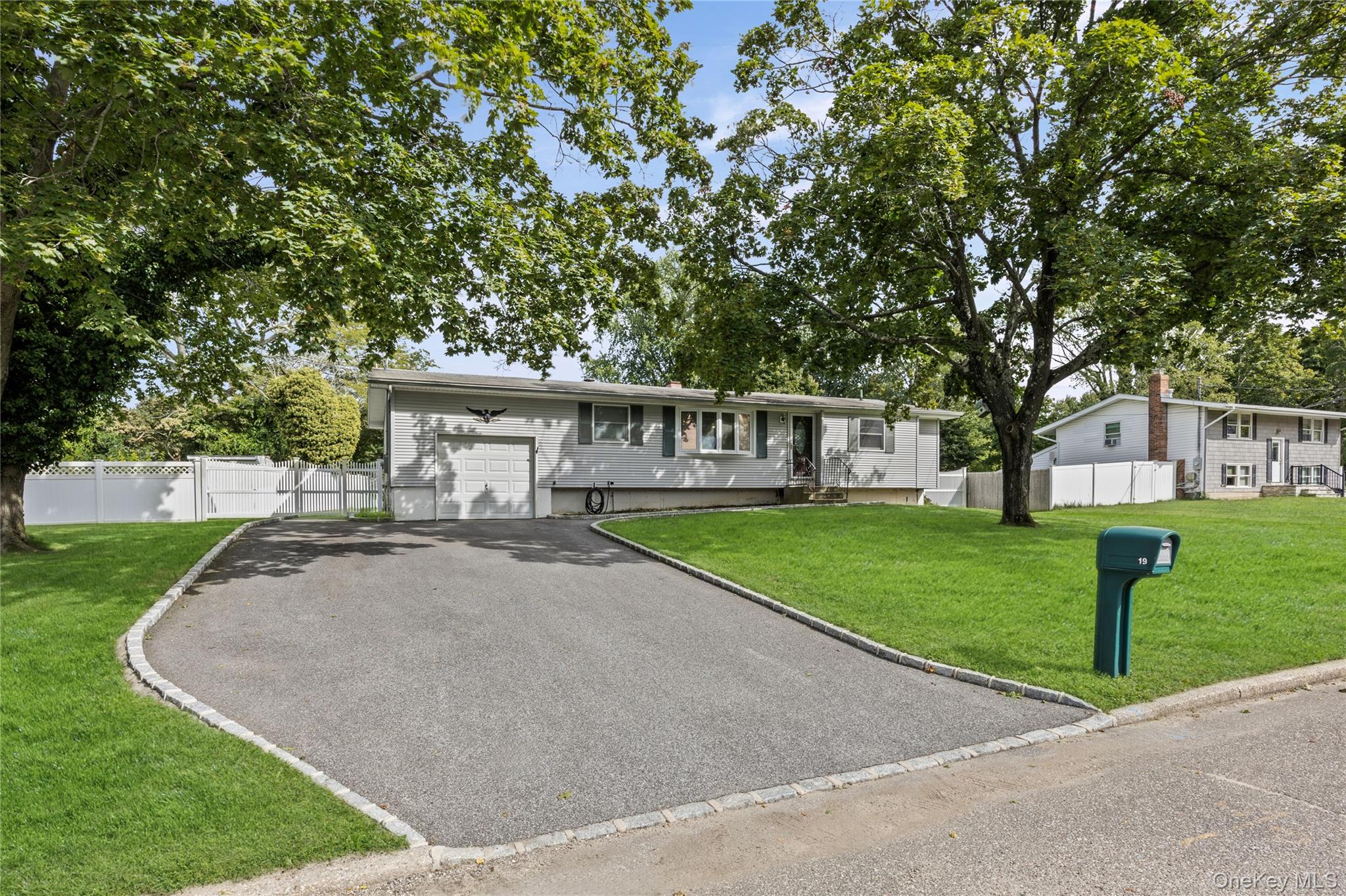 #1 photo, 19 Pheasant Lane, سوفولك East Setauket , NY 11733