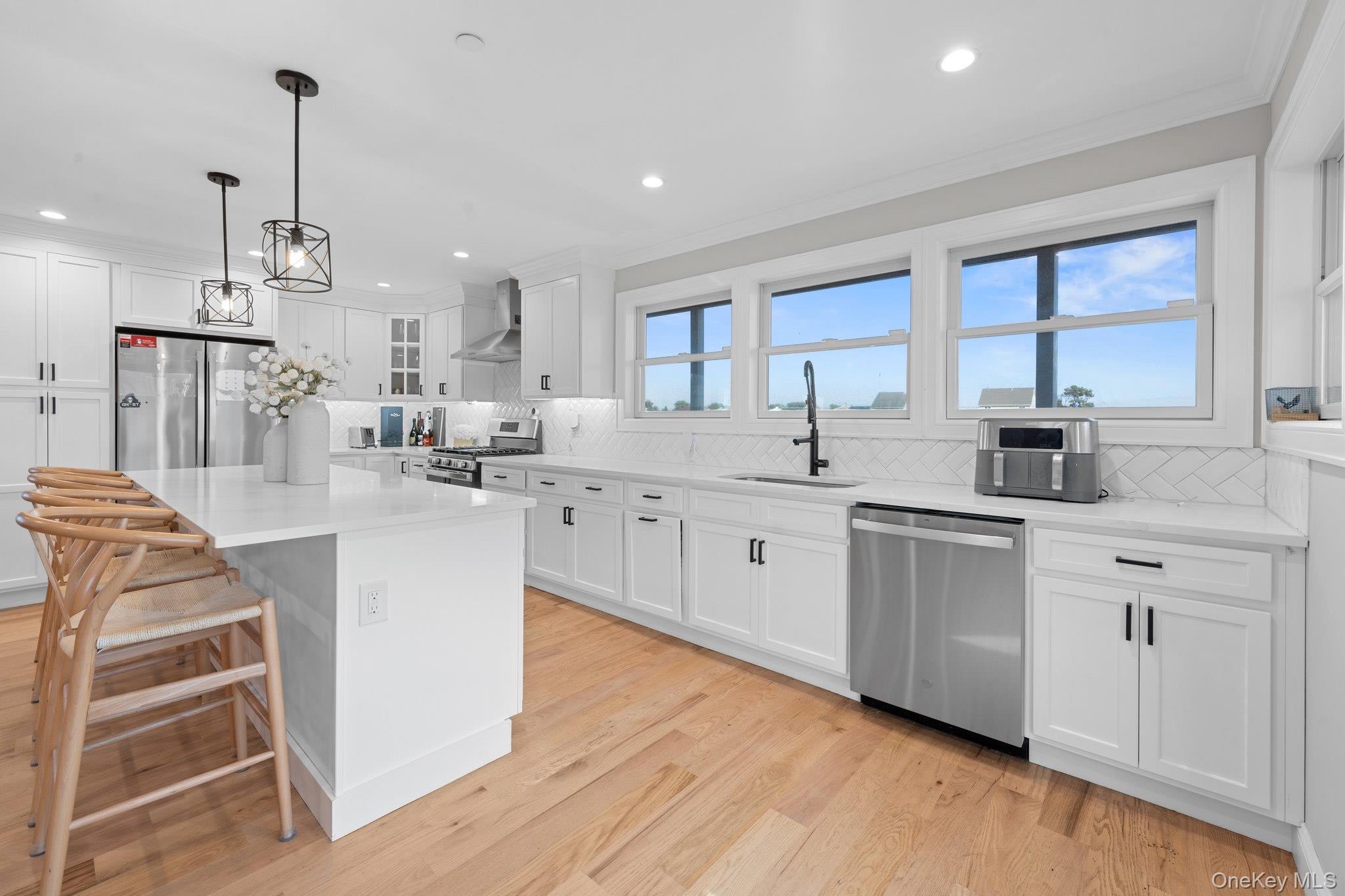 #10 photo, 914 Arctic Street, Lindenhurst , NY 11757