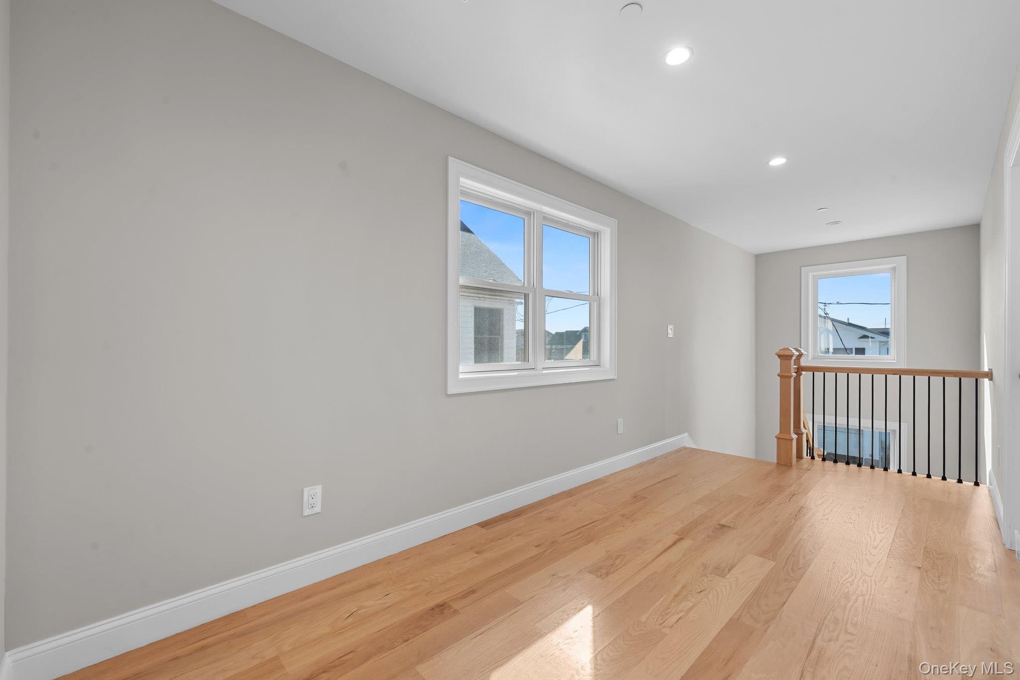 #14 photo, 914 Arctic Street, Lindenhurst , NY 11757