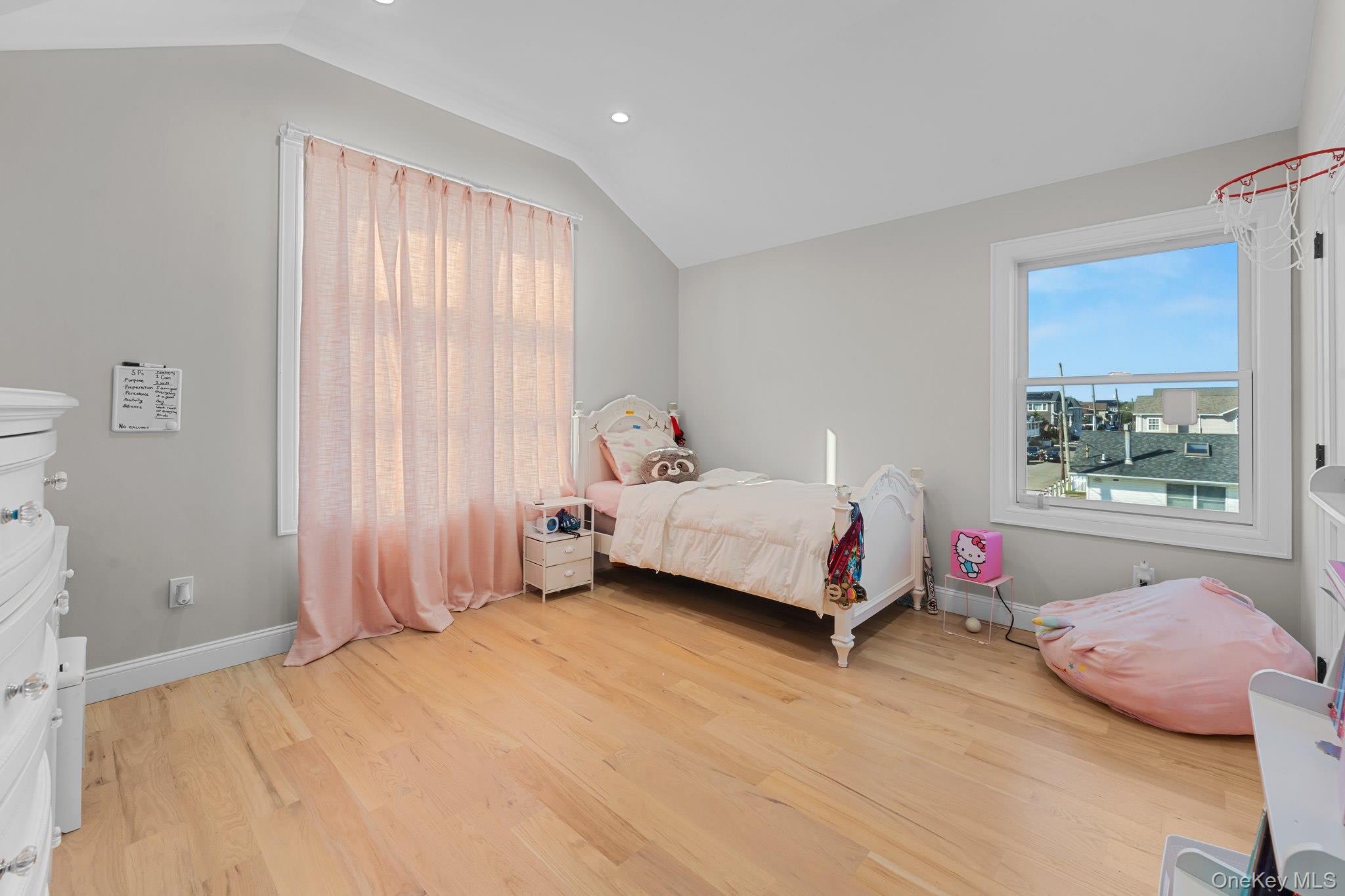 #16 photo, 914 Arctic Street, Lindenhurst , NY 11757