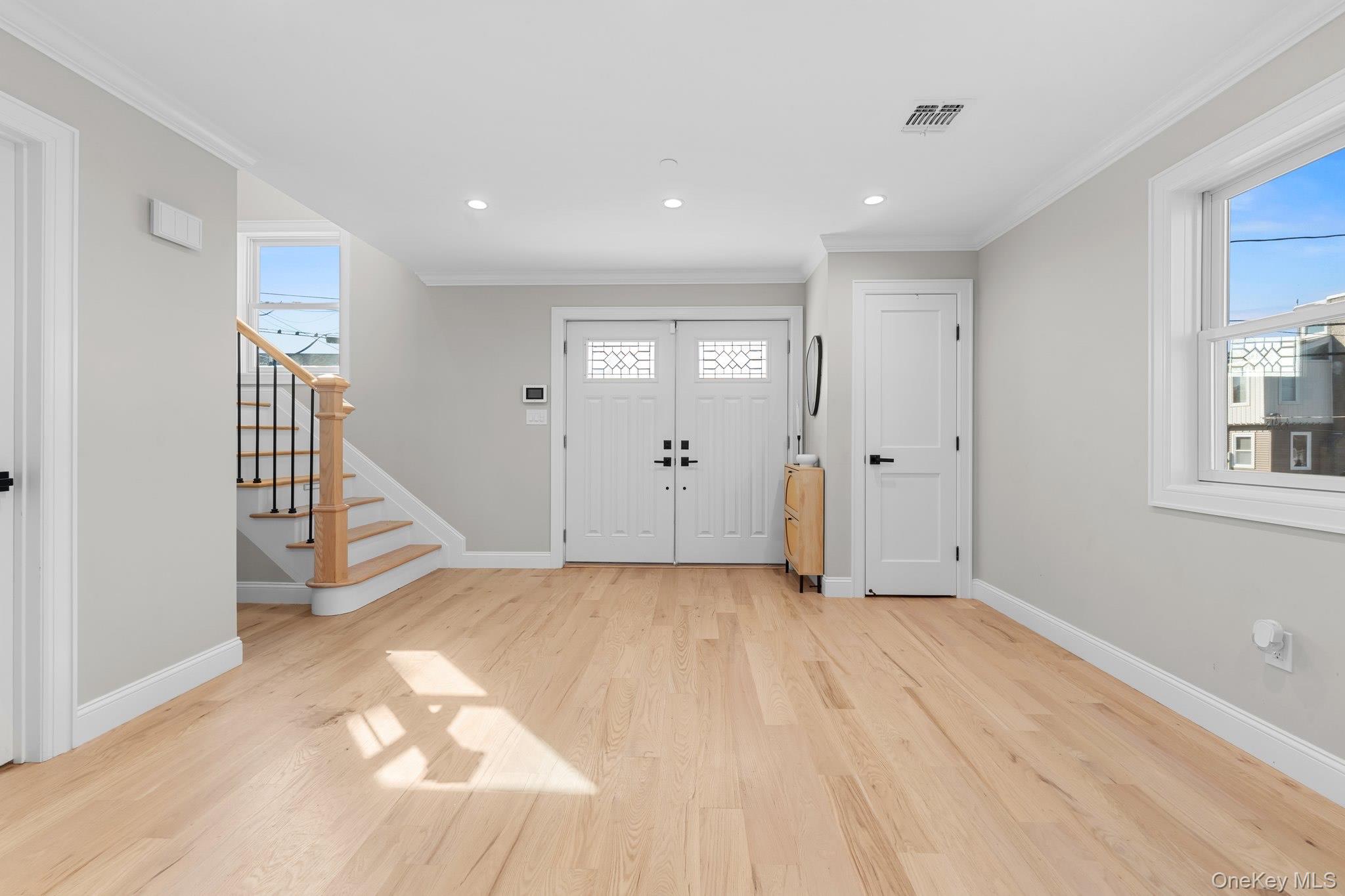 #2 photo, 914 Arctic Street, Lindenhurst , NY 11757