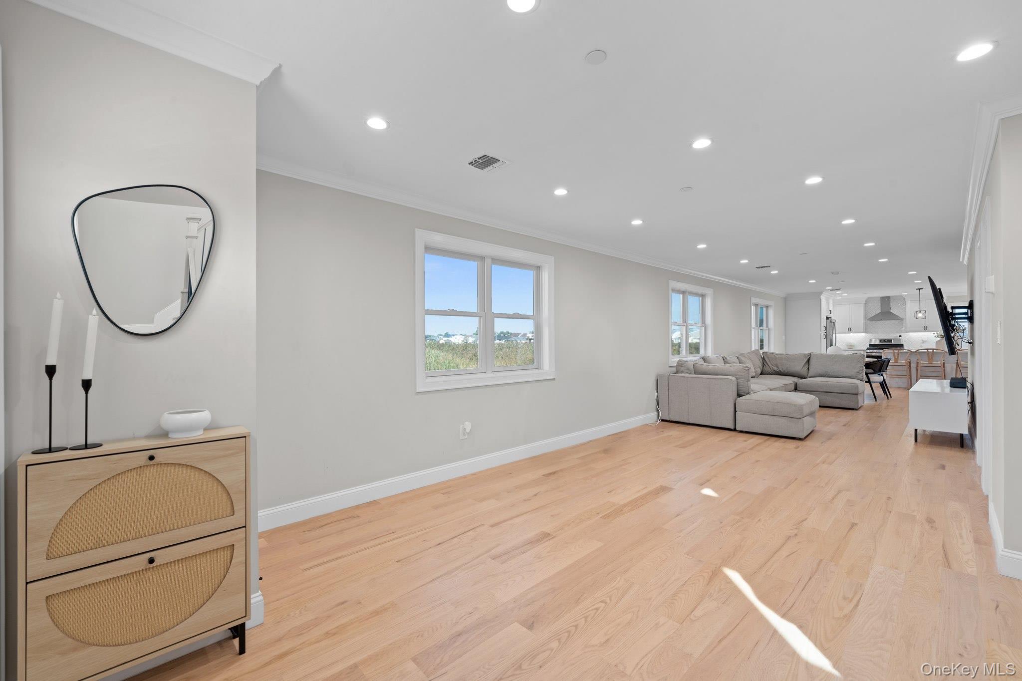 #3 photo, 914 Arctic Street, Lindenhurst , NY 11757