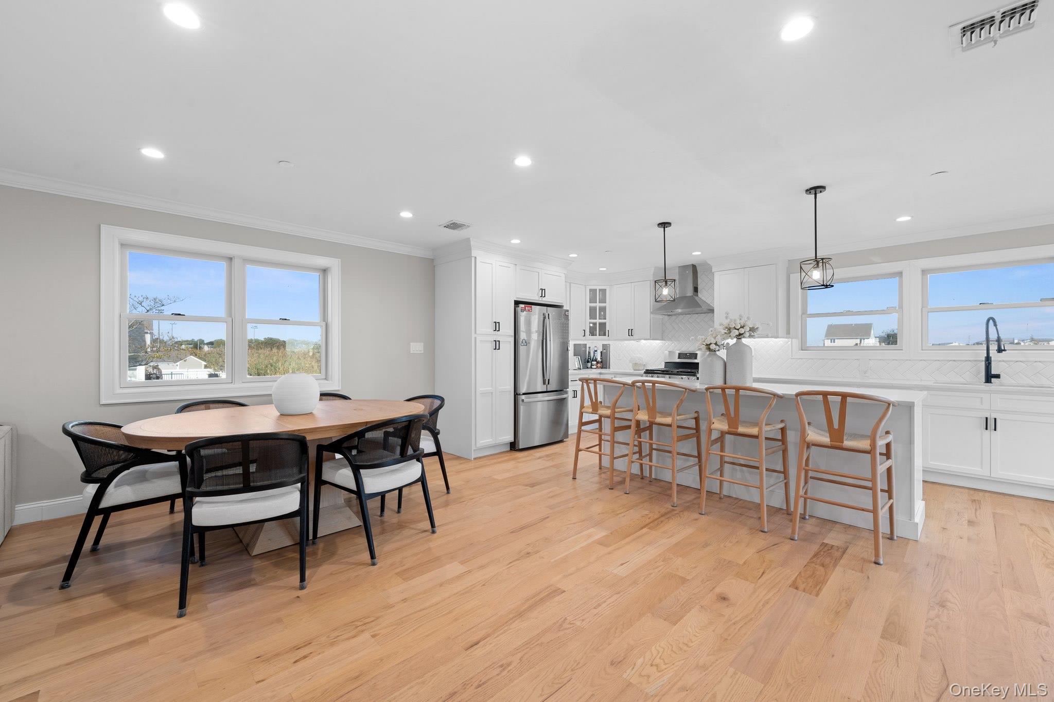 #5 photo, 914 Arctic Street, Lindenhurst , NY 11757