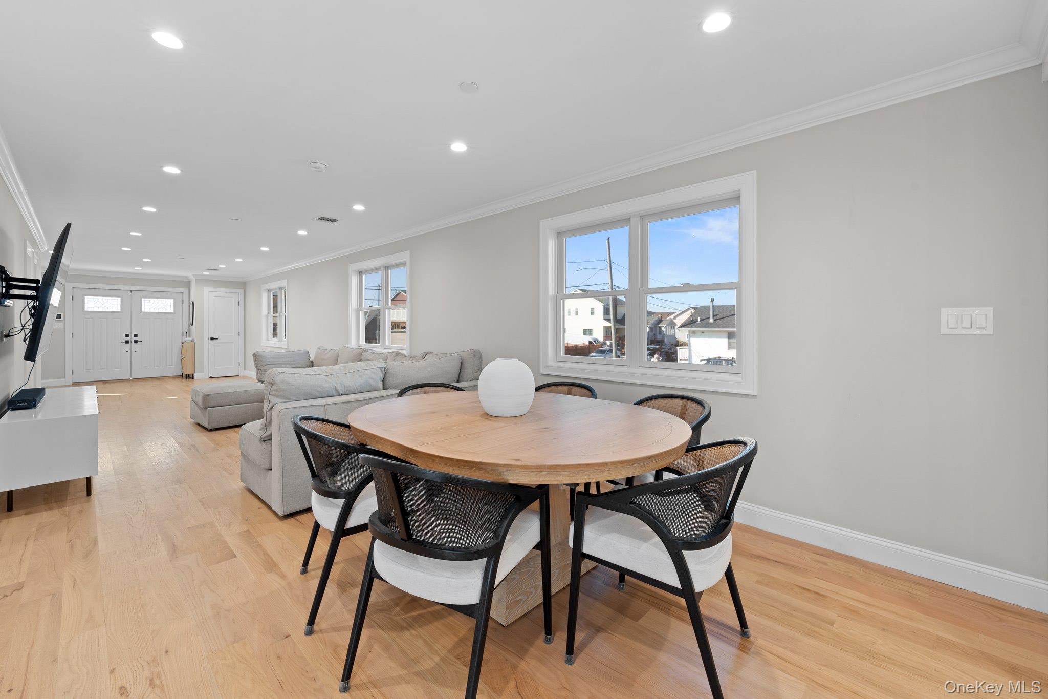 #6 photo, 914 Arctic Street, Lindenhurst , NY 11757