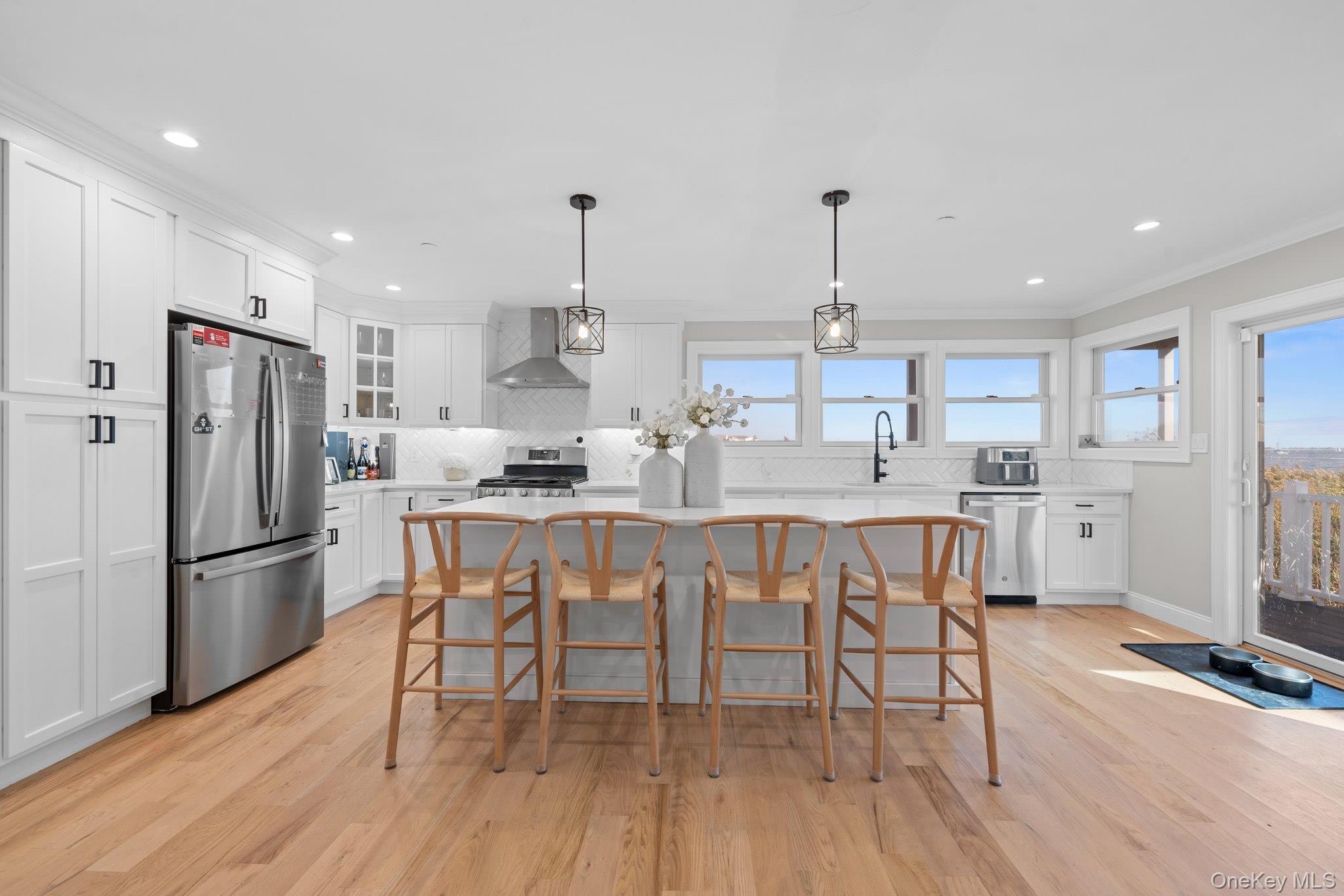 #7 photo, 914 Arctic Street, Lindenhurst , NY 11757