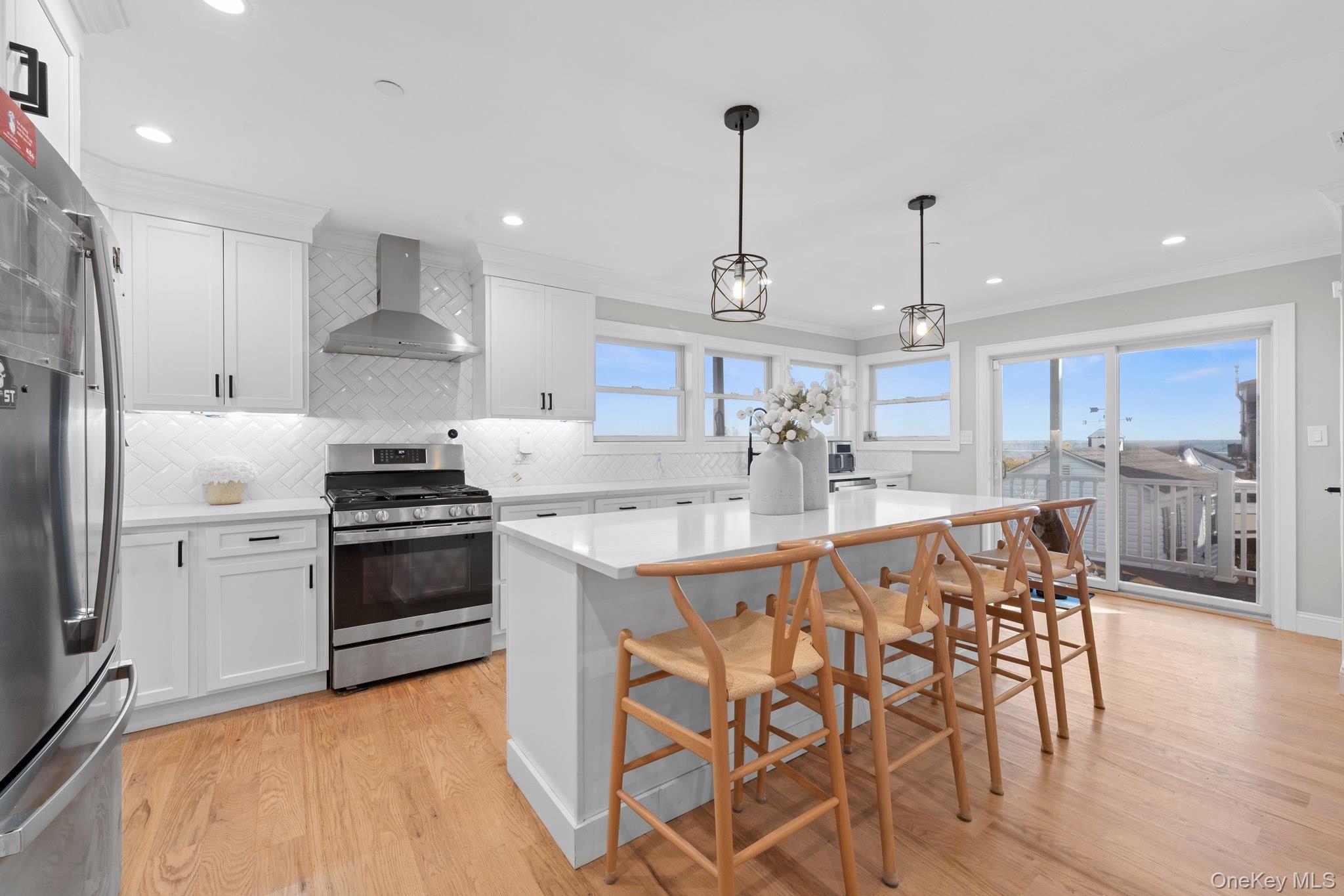 #8 photo, 914 Arctic Street, Lindenhurst , NY 11757