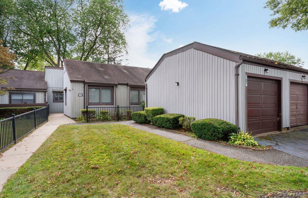 #1 photo, 182 Strathmore Gate Drive, 东长岛 Stony Brook , NY 11790