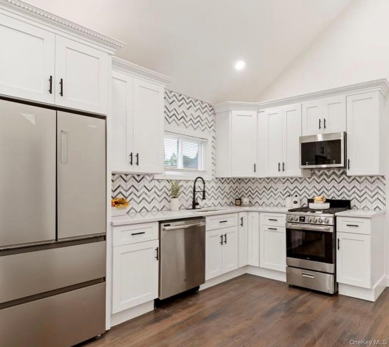 #3 photo, 455 Clayton Street, サフォーク郡 Central Islip , NY 11722