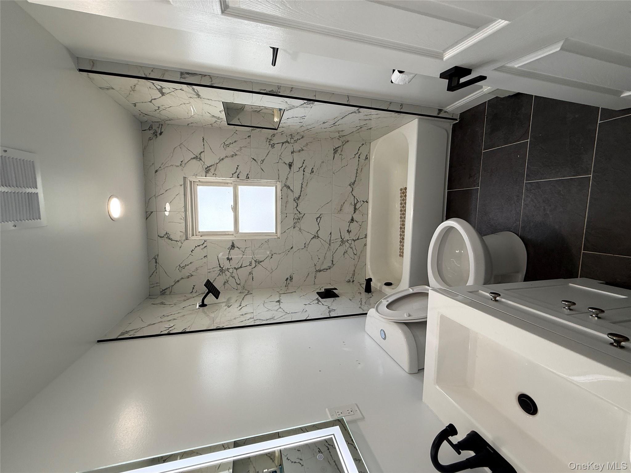 #6 photo, 455 Clayton Street, サフォーク郡 Central Islip , NY 11722