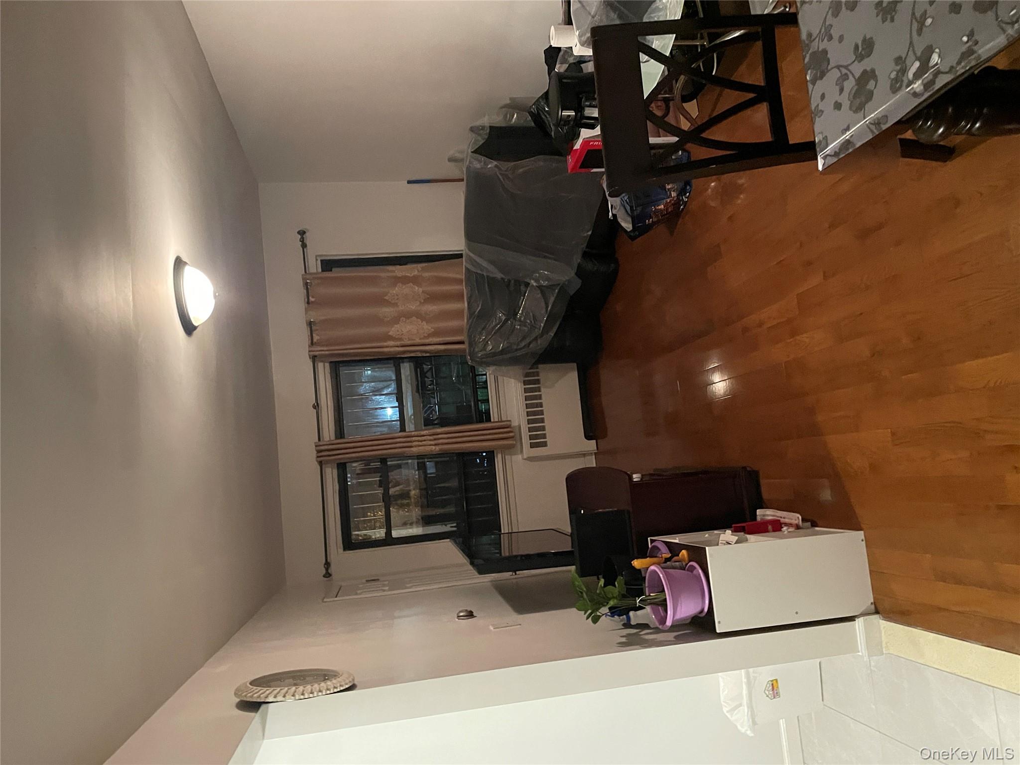 #2 photo, 40-66 Denman St, एल्महर्स्ट Elmhurst , NY 11373