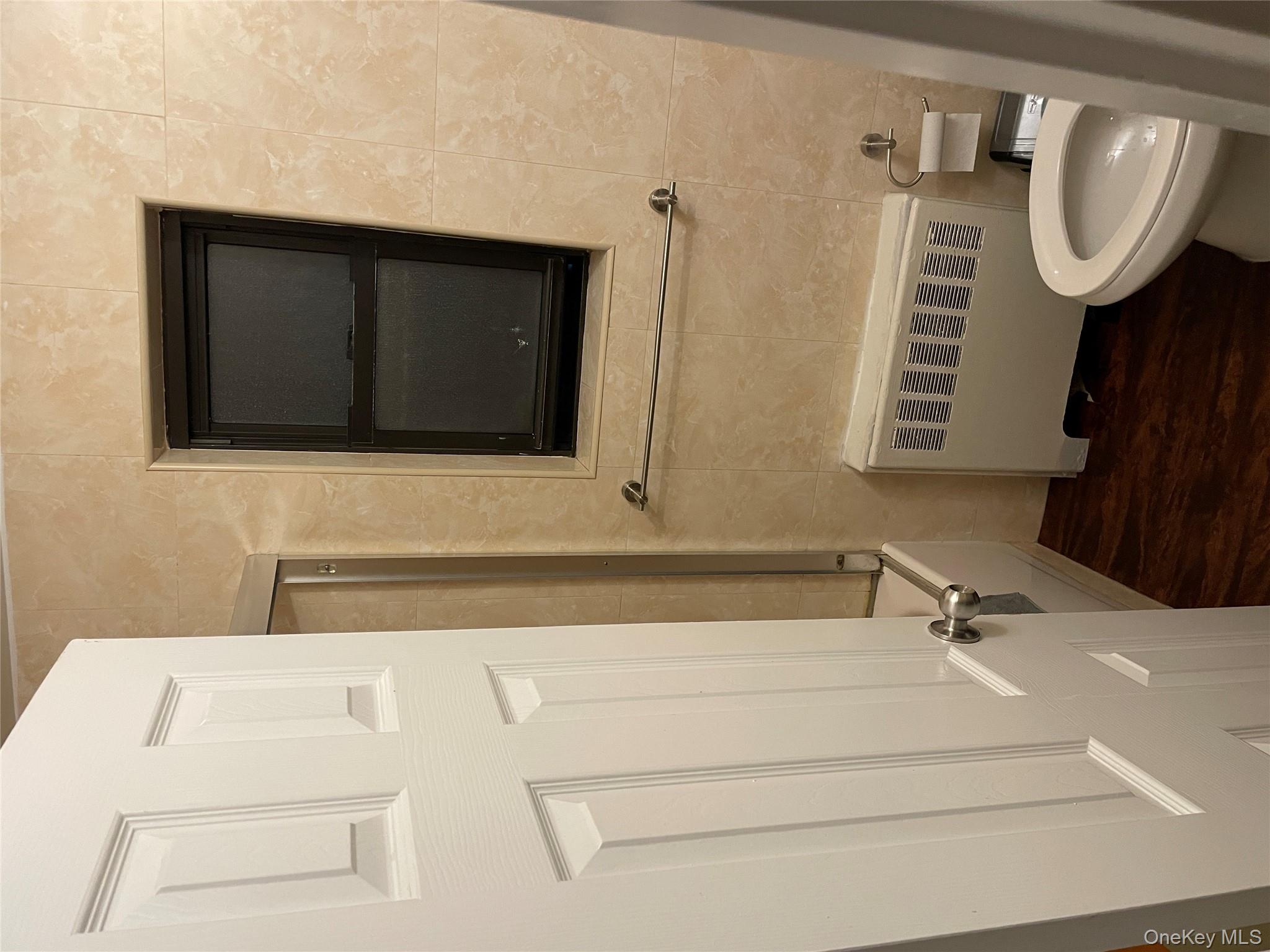 #4 photo, 40-66 Denman St, एल्महर्स्ट Elmhurst , NY 11373