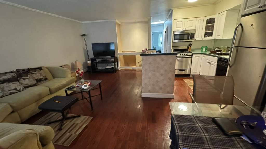 #4 photo, 1124 East 100th Street, Canarsie , NY 11236