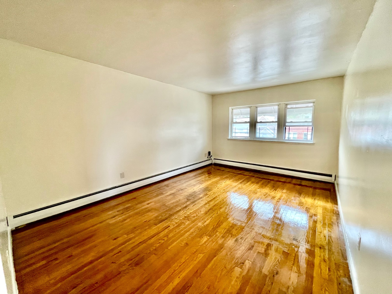 #2 photo, 2916 Gunther Avenue, East Bronx , NY 10469