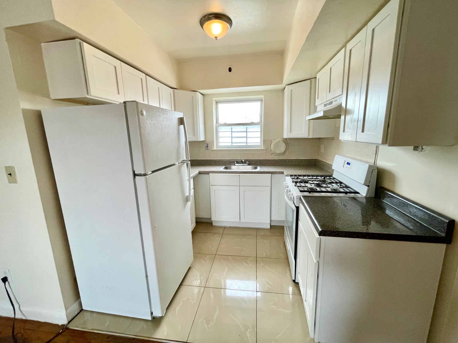 #3 photo, 2916 Gunther Avenue, East Bronx , NY 10469