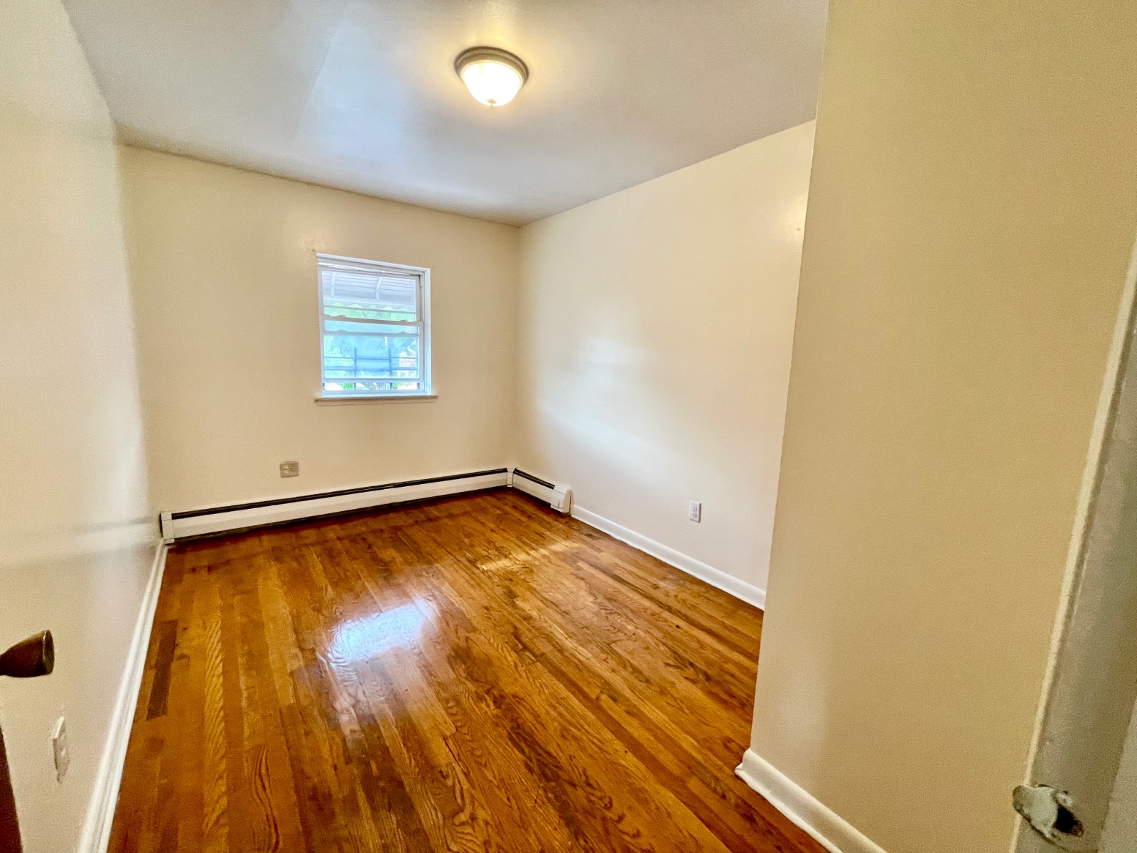 #5 photo, 2916 Gunther Avenue, East Bronx , NY 10469