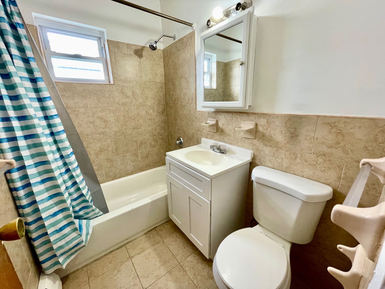 #7 photo, 2916 Gunther Avenue, East Bronx , NY 10469